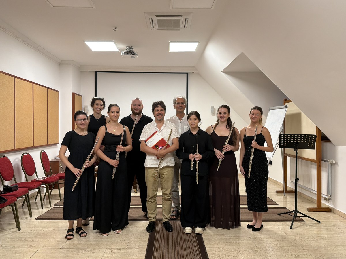 Flute master class group photograph